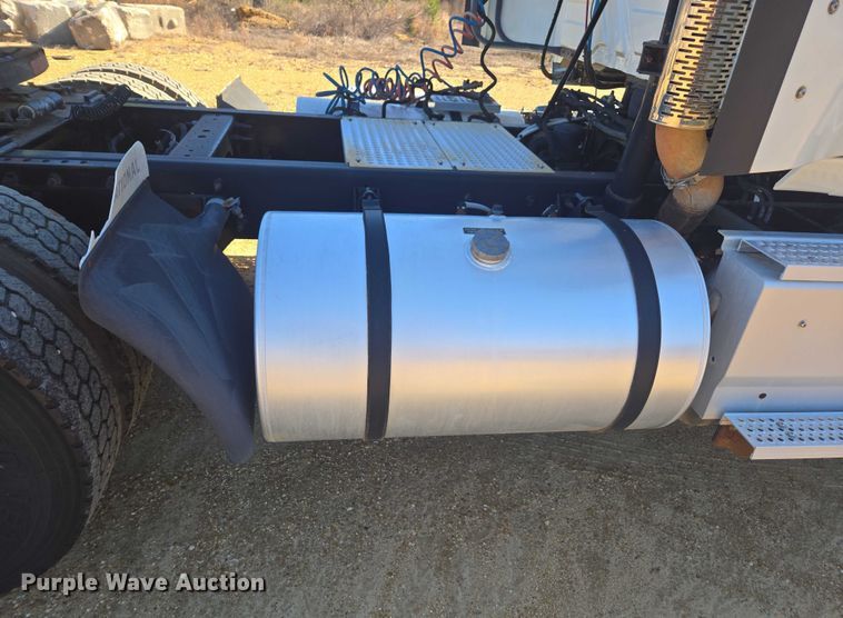 image for item DU2696 2014 International Prostar+ 122 semi truck