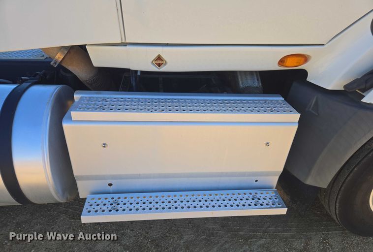 image for item DU2696 2014 International Prostar+ 122 semi truck