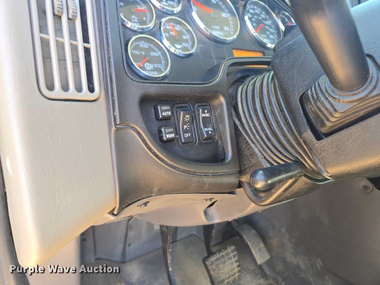 image for item DU2696 2014 International Prostar+ 122 semi truck