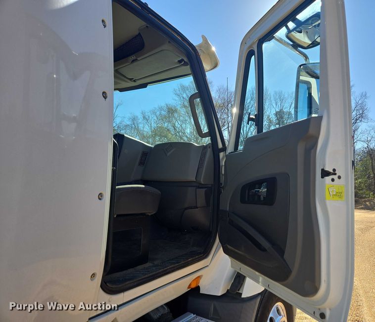 image for item DU2696 2014 International Prostar+ 122 semi truck