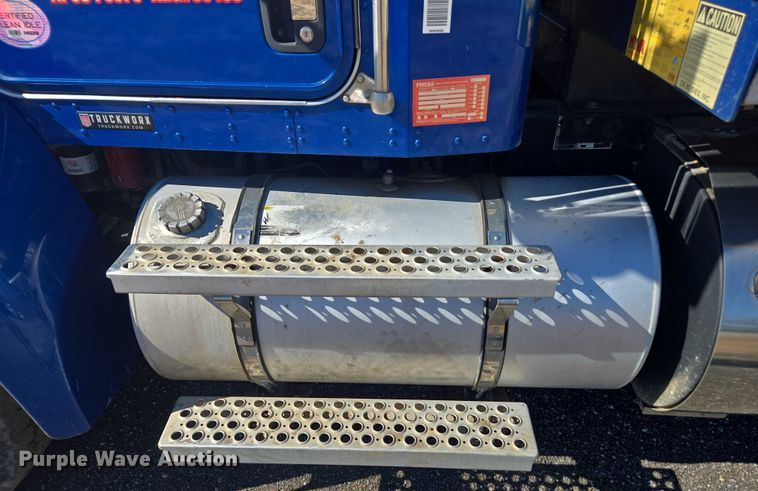 image for item DU2698 2017 Kenworth T370 dump truck