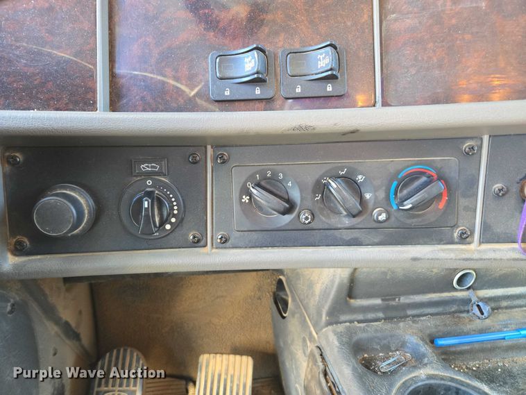 image for item DU2698 2017 Kenworth T370 dump truck