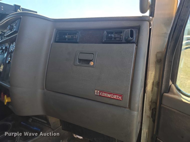 image for item DU2698 2017 Kenworth T370 dump truck