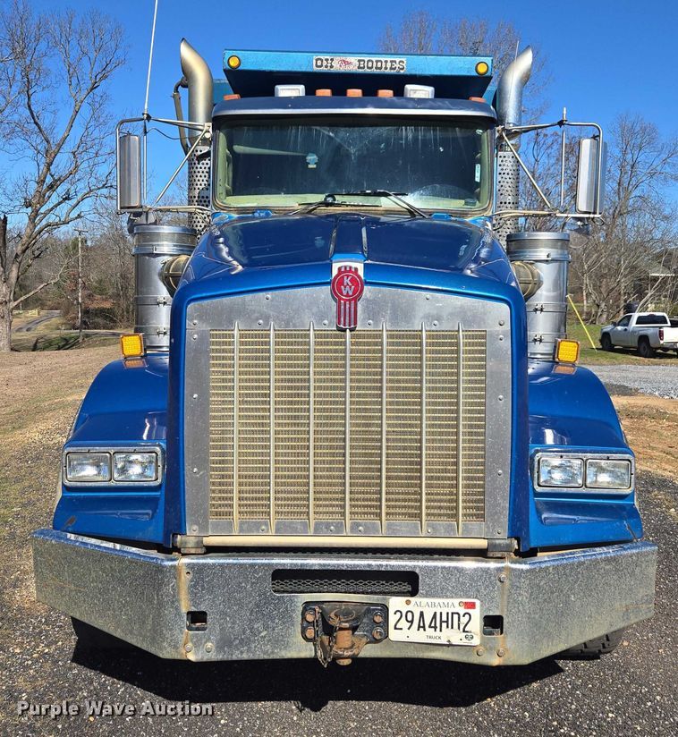 image for item DU2699 2017 Kenworth T800 dump truck