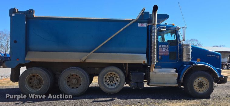 image for item DU2699 2017 Kenworth T800 dump truck