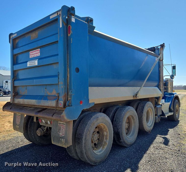 image for item DU2699 2017 Kenworth T800 dump truck