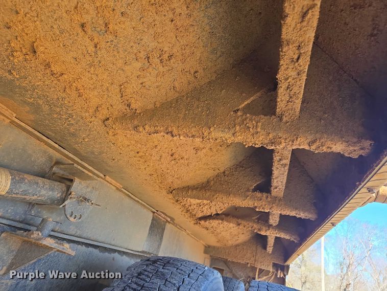 image for item DU2699 2017 Kenworth T800 dump truck