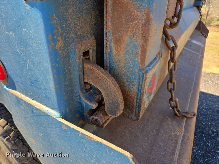 image for item DU2699 2017 Kenworth T800 dump truck