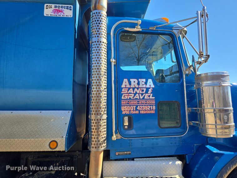 image for item DU2699 2017 Kenworth T800 dump truck