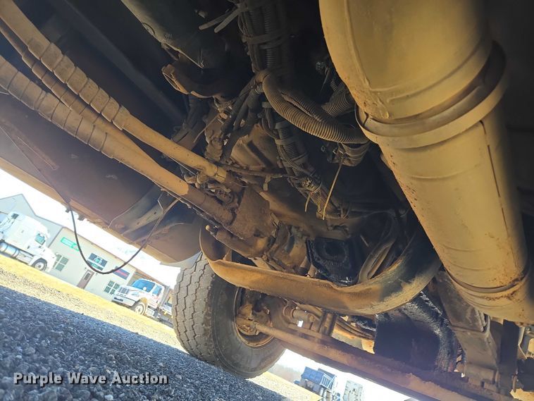 image for item DU2699 2017 Kenworth T800 dump truck