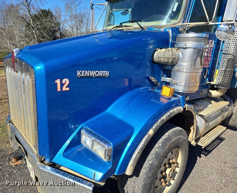 image for item DU2699 2017 Kenworth T800 dump truck