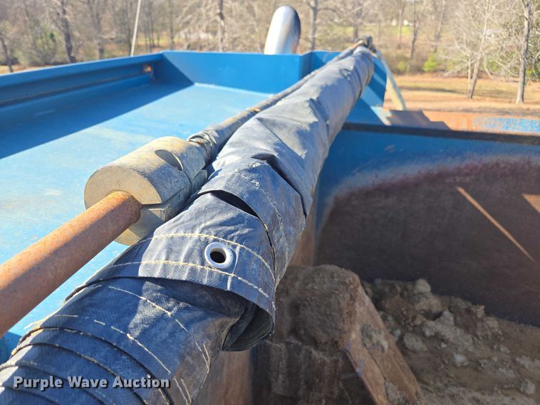 image for item DU2699 2017 Kenworth T800 dump truck