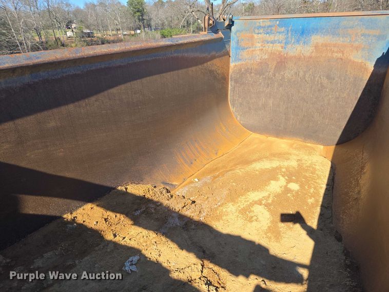 image for item DU2699 2017 Kenworth T800 dump truck