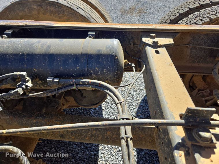 image for item DU2699 2017 Kenworth T800 dump truck