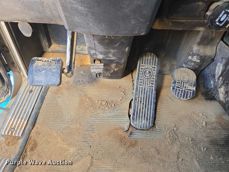 image for item DU2699 2017 Kenworth T800 dump truck