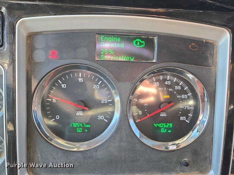 image for item DU2699 2017 Kenworth T800 dump truck