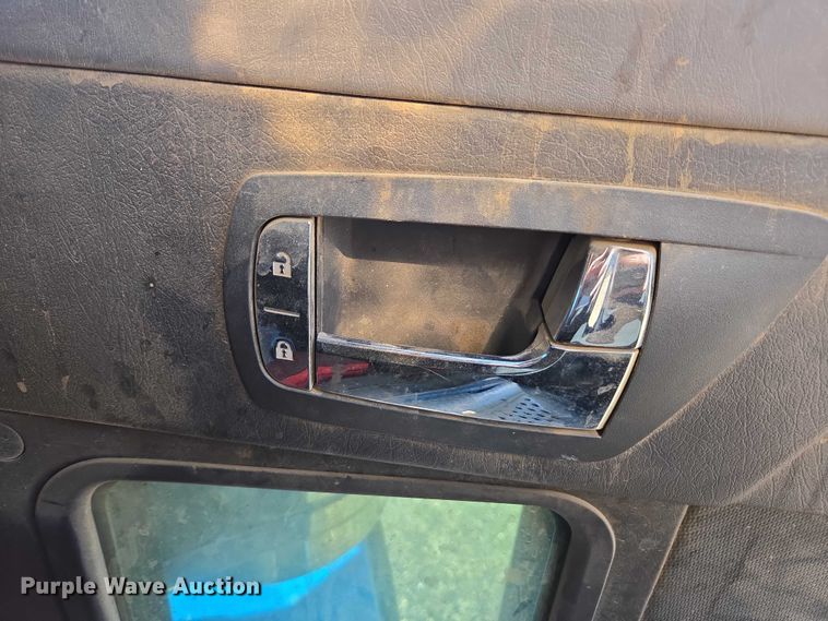 image for item DU2699 2017 Kenworth T800 dump truck