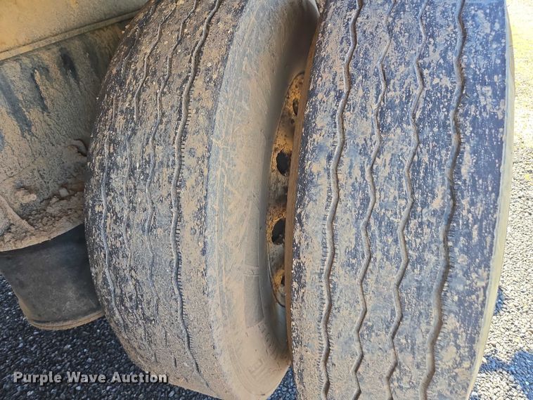 image for item DU2699 2017 Kenworth T800 dump truck