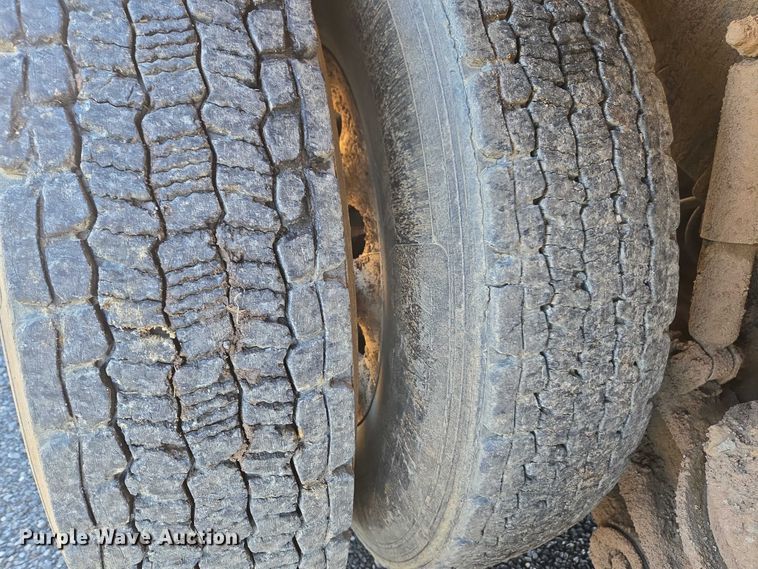 image for item DU2699 2017 Kenworth T800 dump truck