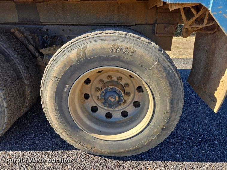 image for item DU2699 2017 Kenworth T800 dump truck