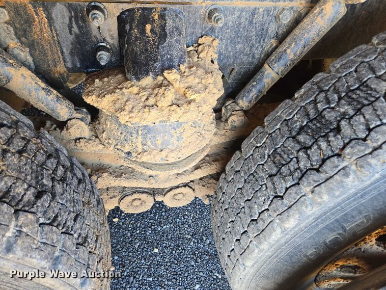 image for item DU2699 2017 Kenworth T800 dump truck