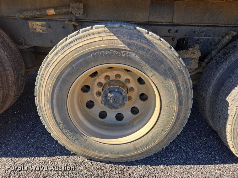 image for item DU2699 2017 Kenworth T800 dump truck