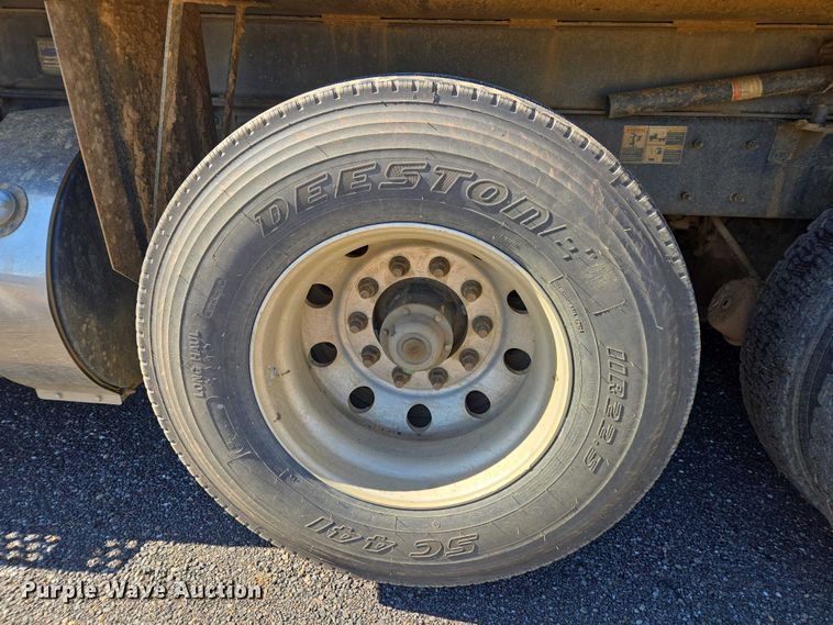 image for item DU2699 2017 Kenworth T800 dump truck