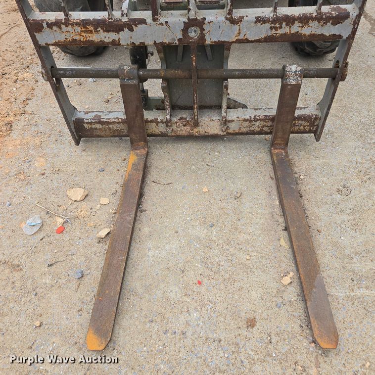 image for item DU2710 2014 Genie GTH 844 telehandler