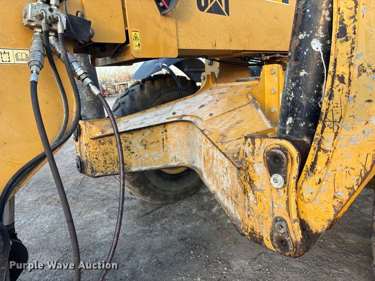 image for item DU6947 2005 Caterpillar TH560B telehandler