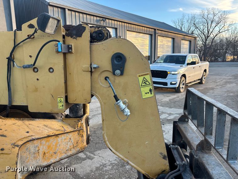 image for item DU6947 2005 Caterpillar TH560B telehandler