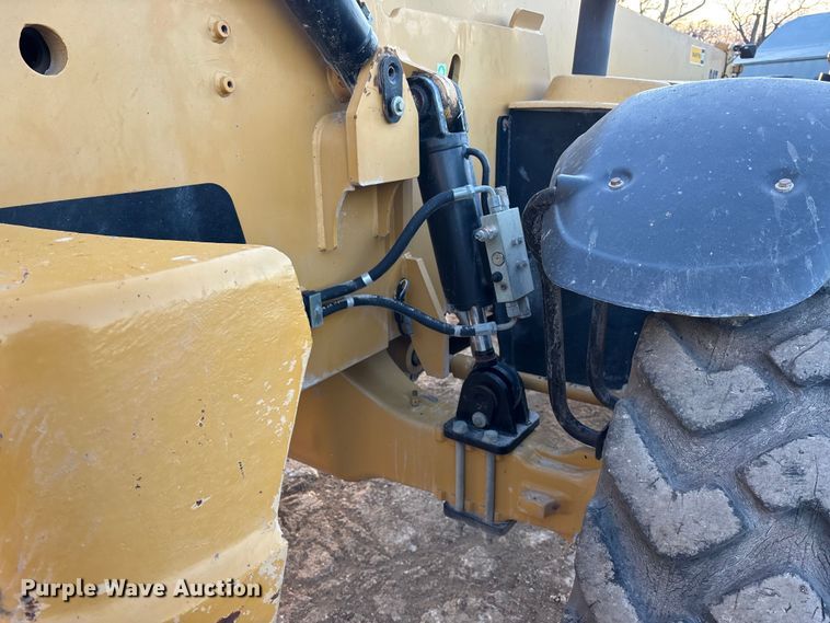 image for item DU6947 2005 Caterpillar TH560B telehandler