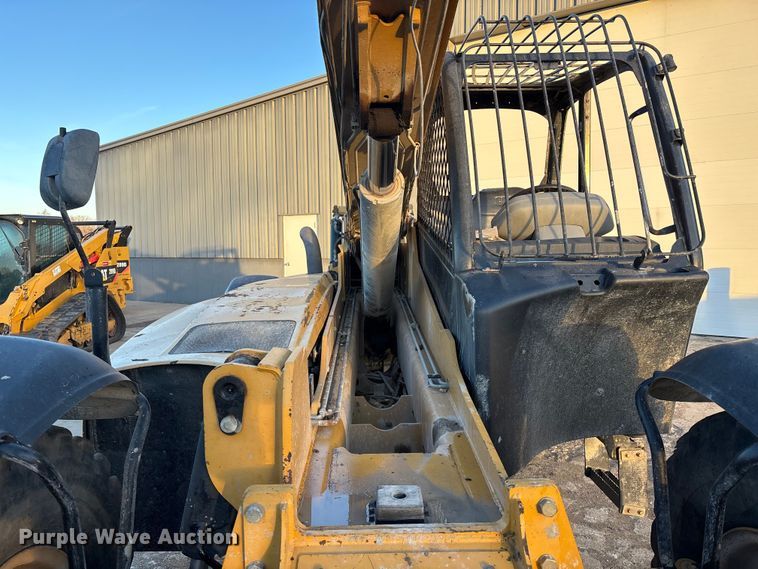 image for item DU6947 2005 Caterpillar TH560B telehandler