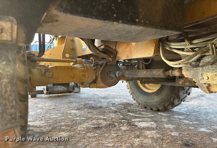 image for item DU6947 2005 Caterpillar TH560B telehandler