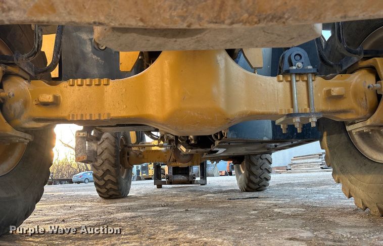 image for item DU6947 2005 Caterpillar TH560B telehandler