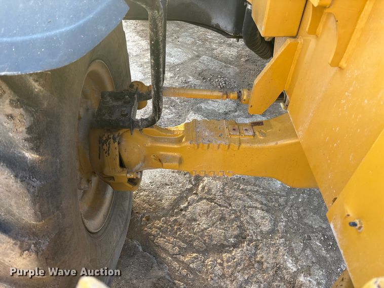 image for item DU6947 2005 Caterpillar TH560B telehandler