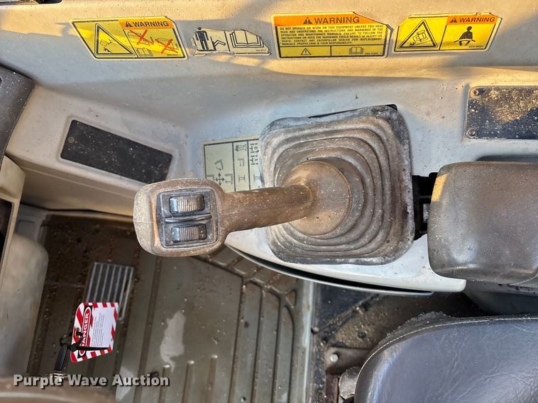 image for item DU6947 2005 Caterpillar TH560B telehandler