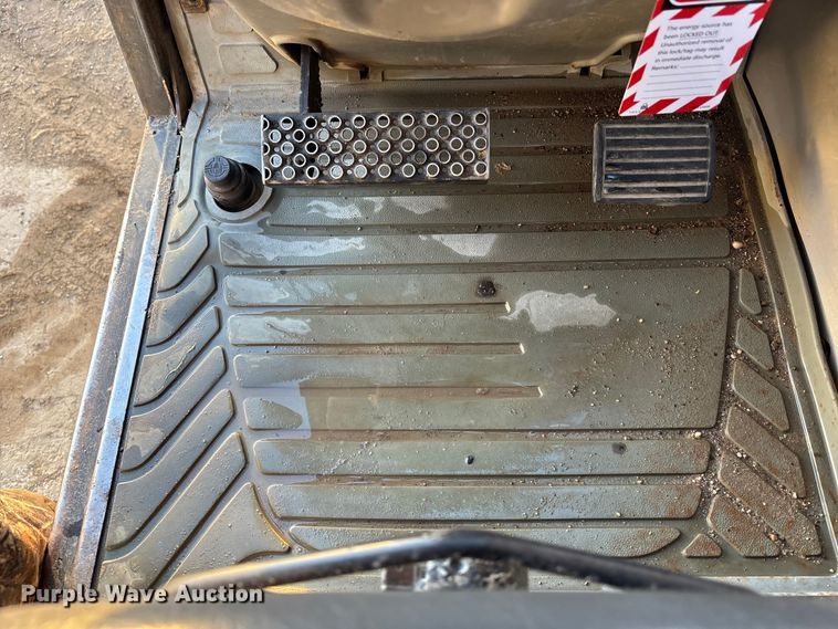 image for item DU6947 2005 Caterpillar TH560B telehandler