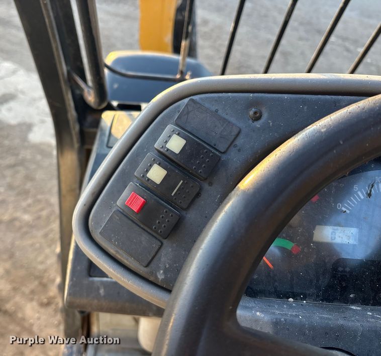 image for item DU6947 2005 Caterpillar TH560B telehandler