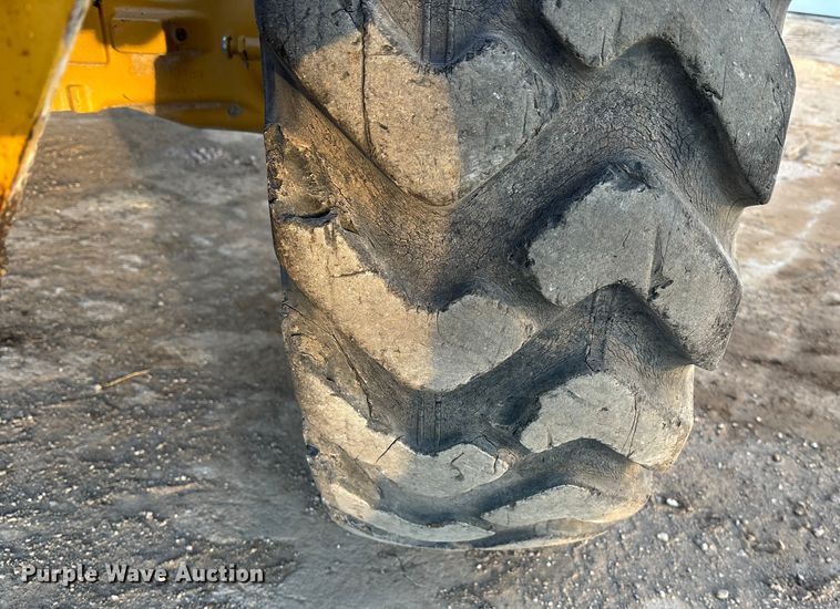 image for item DU6947 2005 Caterpillar TH560B telehandler