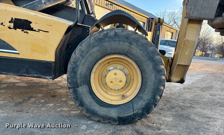 image for item DU6947 2005 Caterpillar TH560B telehandler
