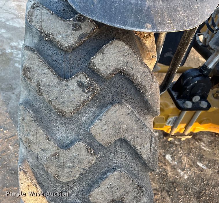 image for item DU6947 2005 Caterpillar TH560B telehandler