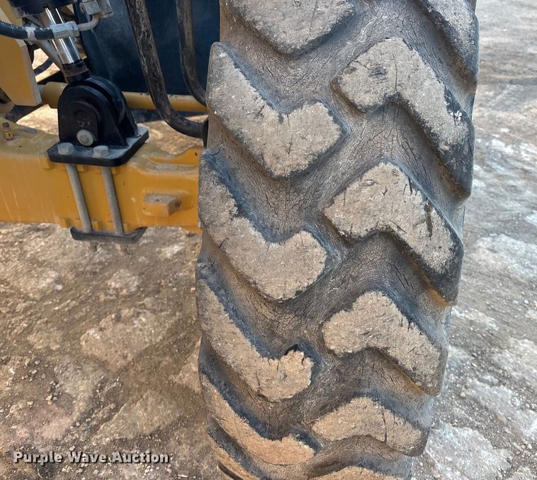 image for item DU6947 2005 Caterpillar TH560B telehandler