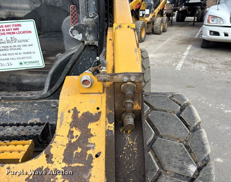 image for item DU6950 2016 Caterpillar 272D2 skid steer loader