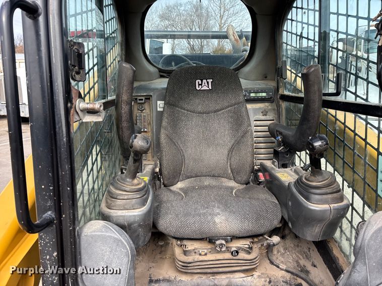 image for item DU6950 2016 Caterpillar 272D2 skid steer loader