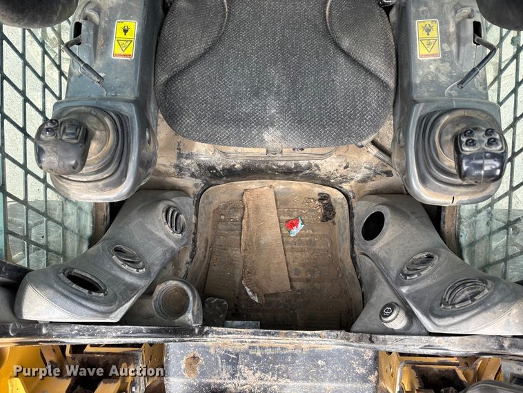 image for item DU6950 2016 Caterpillar 272D2 skid steer loader