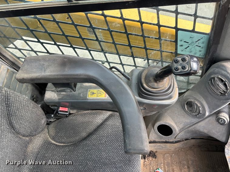 image for item DU6950 2016 Caterpillar 272D2 skid steer loader