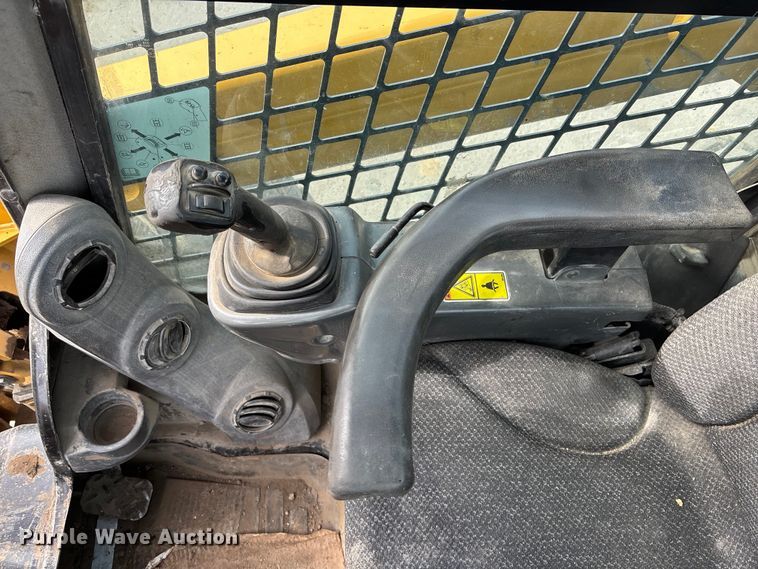 image for item DU6950 2016 Caterpillar 272D2 skid steer loader