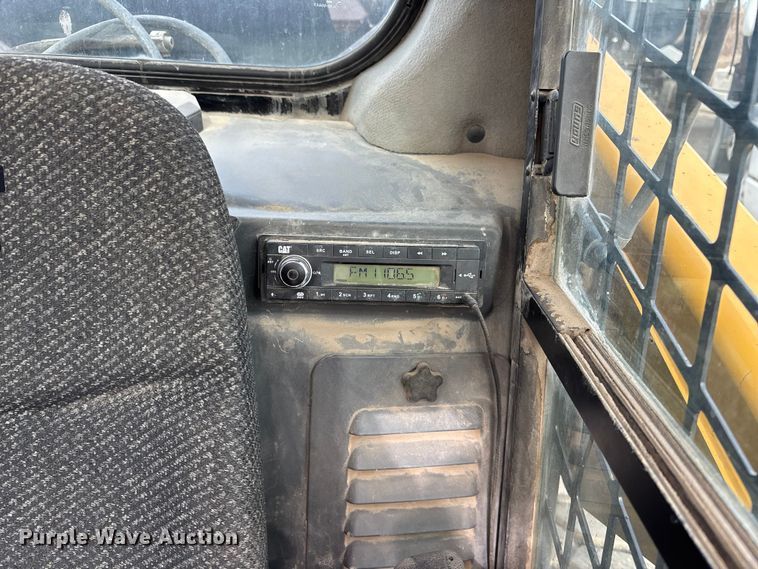 image for item DU6950 2016 Caterpillar 272D2 skid steer loader