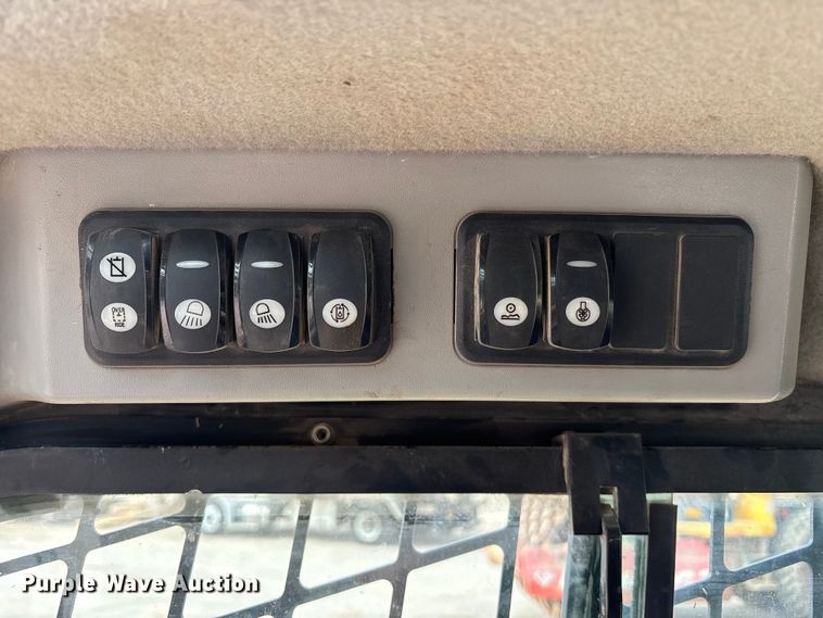 image for item DU6950 2016 Caterpillar 272D2 skid steer loader