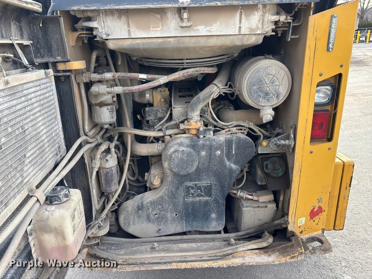 image for item DU6950 2016 Caterpillar 272D2 skid steer loader